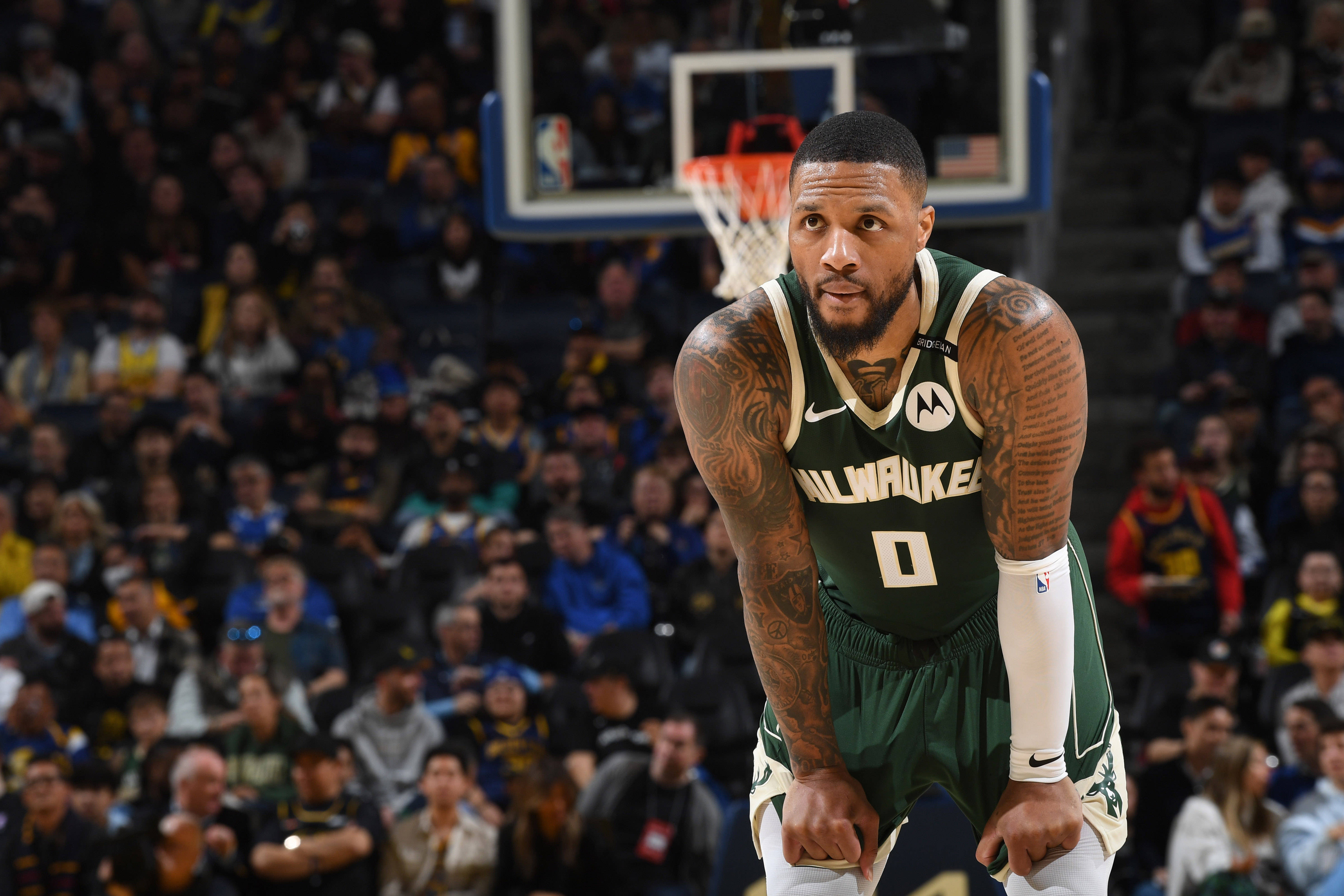 爱游戏体育-窗口期NBA季后赛焦点战；密尔沃基雄鹿造点机会；媒体盛赞；资深球员宣示担当(密尔沃基雄鹿队官网)